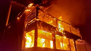 O femeie din Cluj a ars de vie într-o cabană distrusă în întregime de flăcări