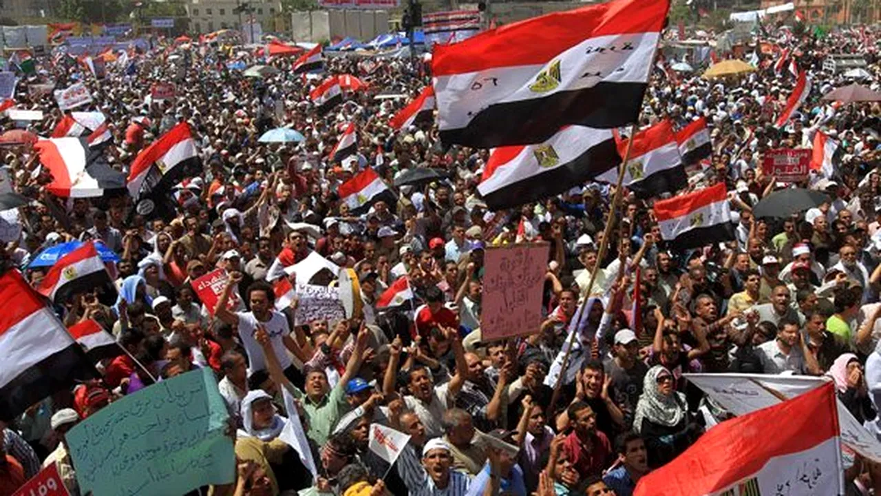 Zeci de mii de egipteni au manifestat în Piaţa Tahrir împotriva puterii militare - FOTO