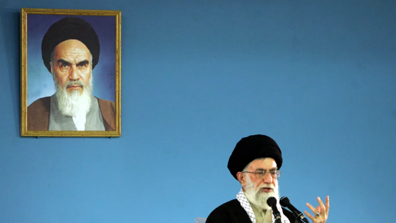 Ali Khamenei susţine că Hillary Clinton a proferat 