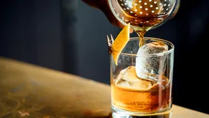 Consumul de alcool de sărbători. Este sigur să bei mai mult decât de obicei în perioada festivă?
