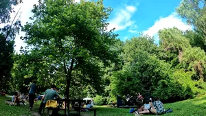 Atmosferă de carnaval la Grădina Botanică din Bucureşti, iar spectacolul continuă