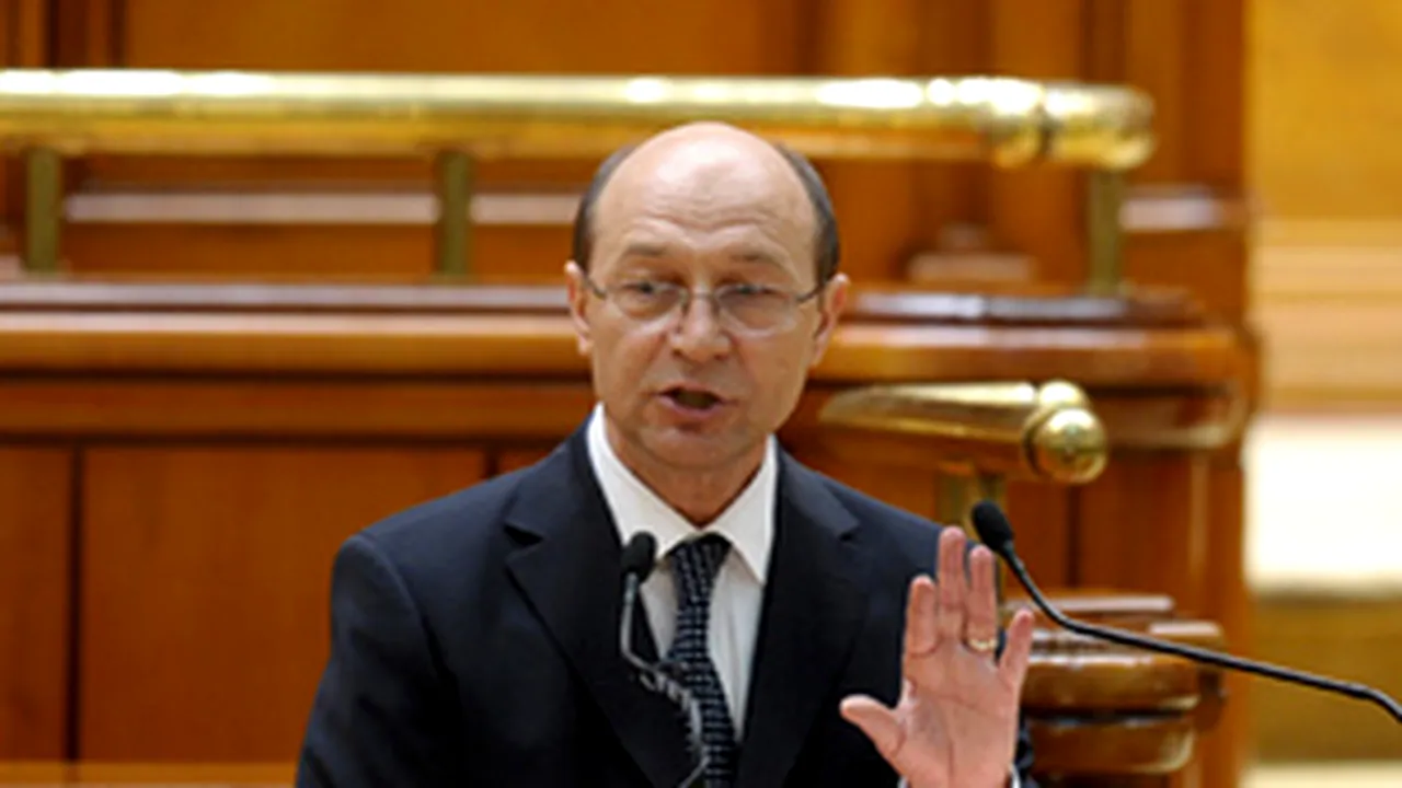 Băsescu: Geoană nu poate dormi dacă trece o zi fără să lanseze atacuri la adresa mea