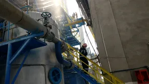 FOTO | INCENDIU la fabrica de aluminiu din Tulcea: Patru persoane au fost rănite 