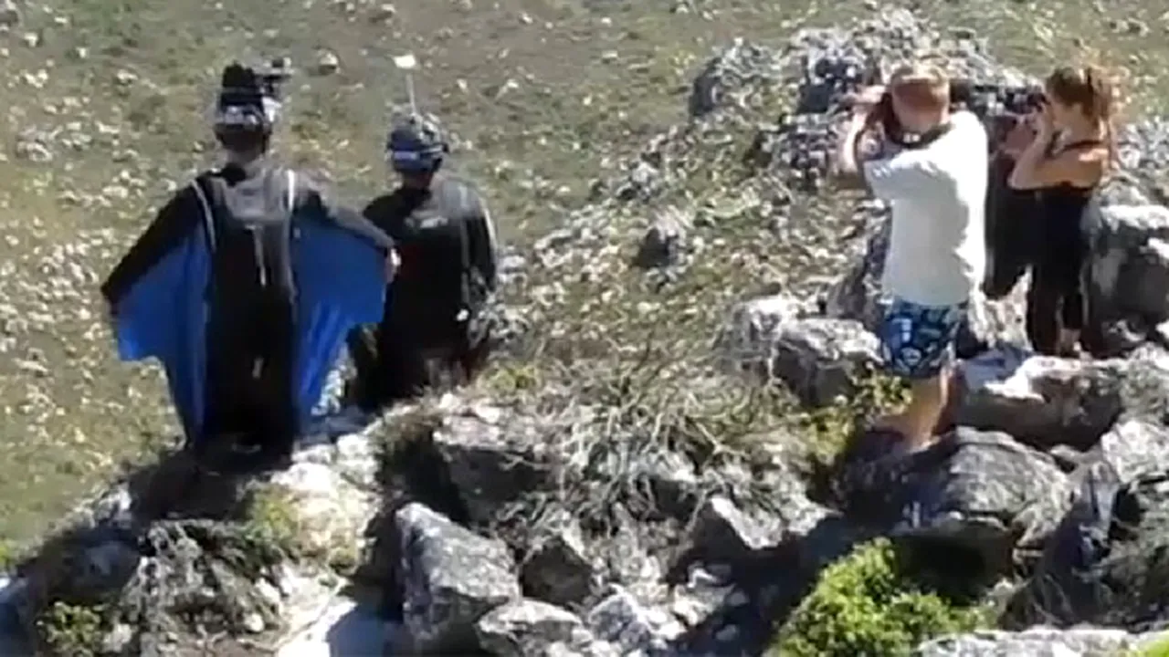 IMAGINI DRAMATICE cu saltul eşuat al unui profesionist în sport extrem: Cum a CĂZUT ÎN GOL din vârful unui munte - VIDEO