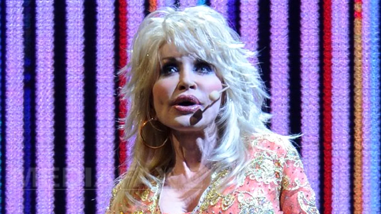 Dolly Parton, implicată într-un accident de maşină