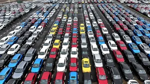 China solicită Uniunii Europene o soluţie convenabilă pentru comerţul cu vehicule electrice