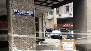 GALERIE FOTO Mărturia unui locuitor dintr-un bloc afectat de cutremur: Am cârpit pe unde s-a putut. Aşteptăm consolidarea