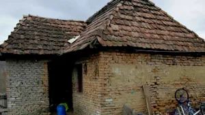 Strângere de fonduri pentru copiii bărbatului ucis de urs în Harghita. Cele două fetiţe, rămase orfane, locuiesc în condiţii inumane | FOTO