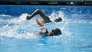 Participanţii la Swimathon au înotat 2.399 de lungimi de bazin şi au strâns până acum 168.000 lei