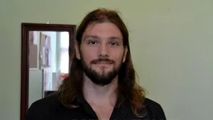 REPORTAJ: Venit în România fără să ştie unde este pe hartă, un canadian a ajuns bariton la Opera Iaşi - VIDEO