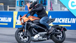 „Jucării” pentru noile generaţii: Harley-Davidson lansează motocicleta electrică pentru tinerii preocupaţi de problemele mediului | VIDEO