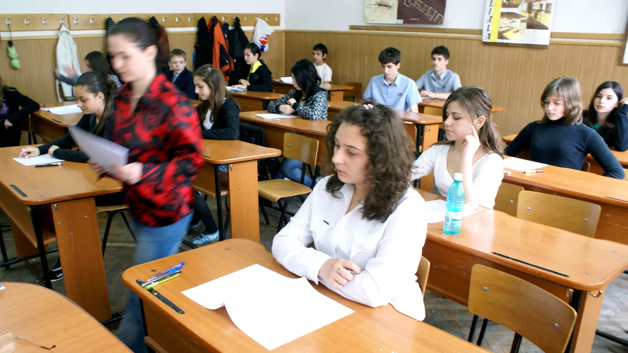 Elevii din Buzău învaţă online după programul normal de la şcoală