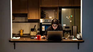 „Evitaţi să folosiţi cuptorul cu microunde pentru internet mai rapid”. Ce sfaturi primesc britanicii de la autorităţi