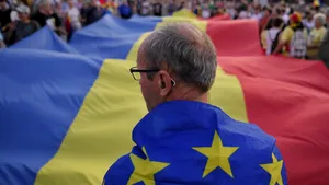 Guvernul va porni o campanie: Românii din Diaspora ar trebui să voteze prin corespondenţă