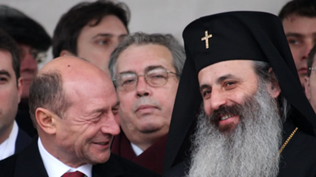 Băsescu îşi cere scuze pentru că s-a adresat Mitropolitului Teofan cu formula 