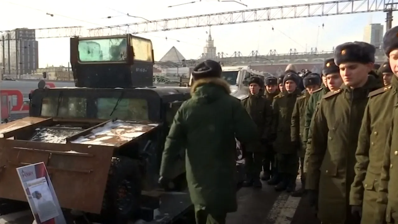 Armata rusă face paradă în mai multe oraşe din ţară cu trofee de război din Siria | VIDEO