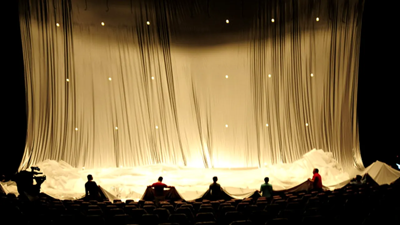 Primul ecran IMAX din România, instalat luni, la Bucureşti