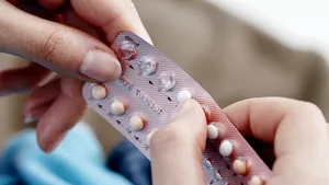 Studiu. Pilula contraceptivă crește riscul de accident vascular cerebral la femeile tinere