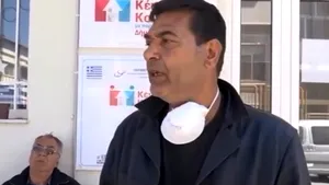 Izolaţi din cauza exploziei de cazuri pozitive, romii dintr-o tabără spun că 