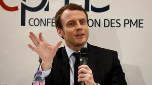 Emmanuel Macron se distanţează de Marine Le Pen în sondaje, având şanse să câştige detaşat prezidenţialele din Franţa