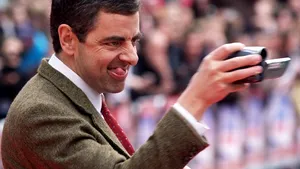 Mr. Bean a fost externat. Actorul britanic a părăsit spitalul într-un scaun cu rotile