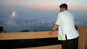 Coreea de Nord lansează rachete în mare în timp ce secretarul american al Apărării vizitează regiunea