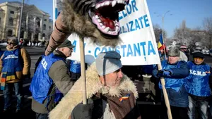 PROTEST în Capitală: Aproximativ 1.500 de militari în rezervă au pichetat Guvernul nemulţumiţi de calculul pensiilor - GALERIE FOTO