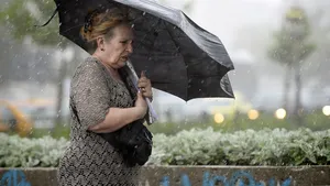 Cod portocaliu de vânt şi ploi în două judeţe