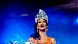 Alexandra Cătălina Filip a renunţat la coroana de Miss Universe România 2010