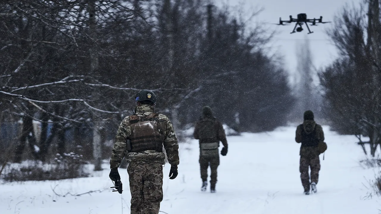 Războiul din Ucraina, ziua 360. Rusia a bombardat nouă regiuni, lansând 16 atacuri într-o zi; civili ucişi / Ucraina a doborât două din cele 4 rachete de croazieră ruseşti / Document final G7: mergem înainte cu ajutorul pentru Kiev / SUA: Rusia a comis în Ucraina crime împotriva umanităţii / Orban pune paie pe foc
