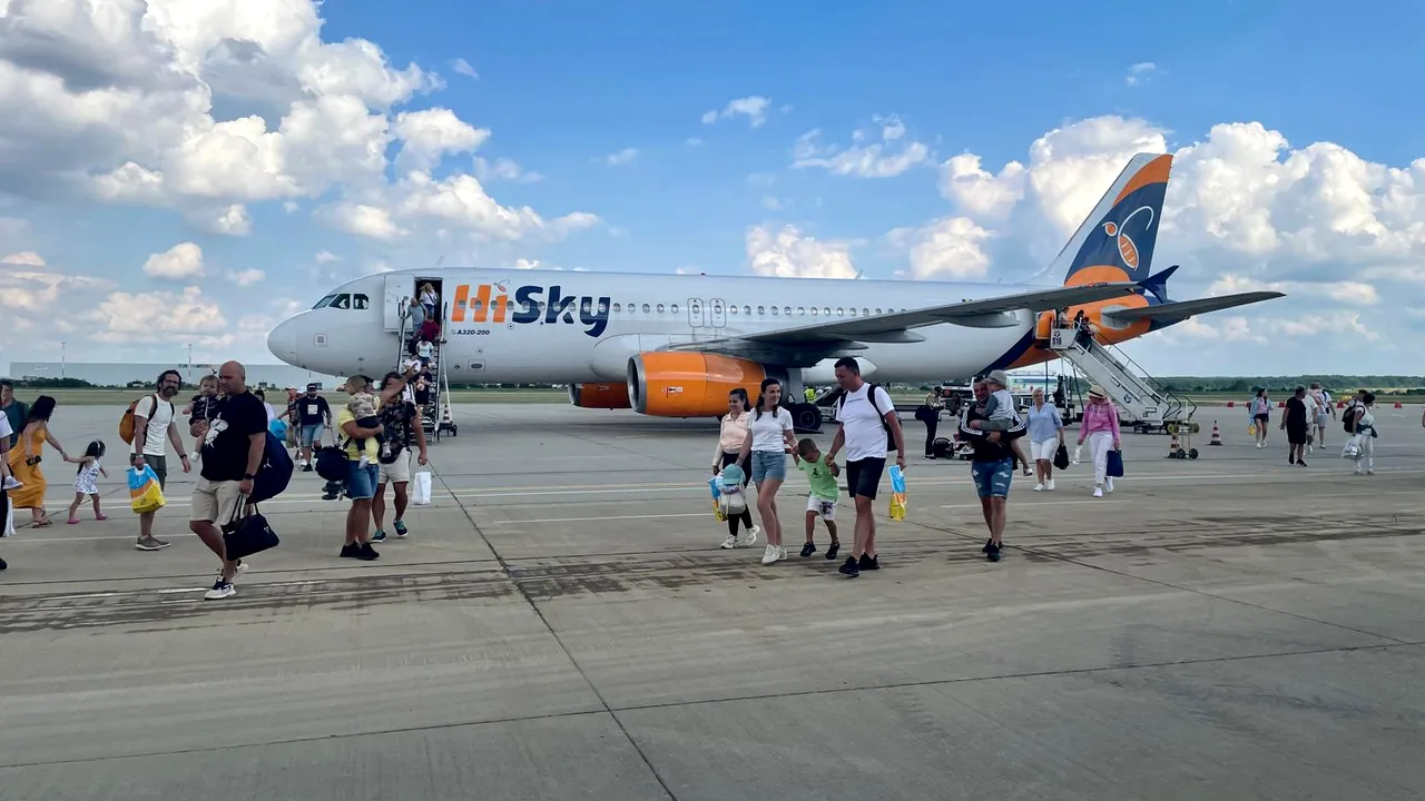Primii pasageri care au trecut prin noul terminal al Aeroportului Oradea au primit cadouri