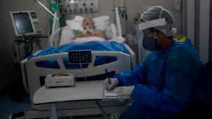 Simptomele COVID-19 pot fi resimţite şi după 80 de zile. Mărturisirile a mii de oameni care trec prin aceeaşi dramă
