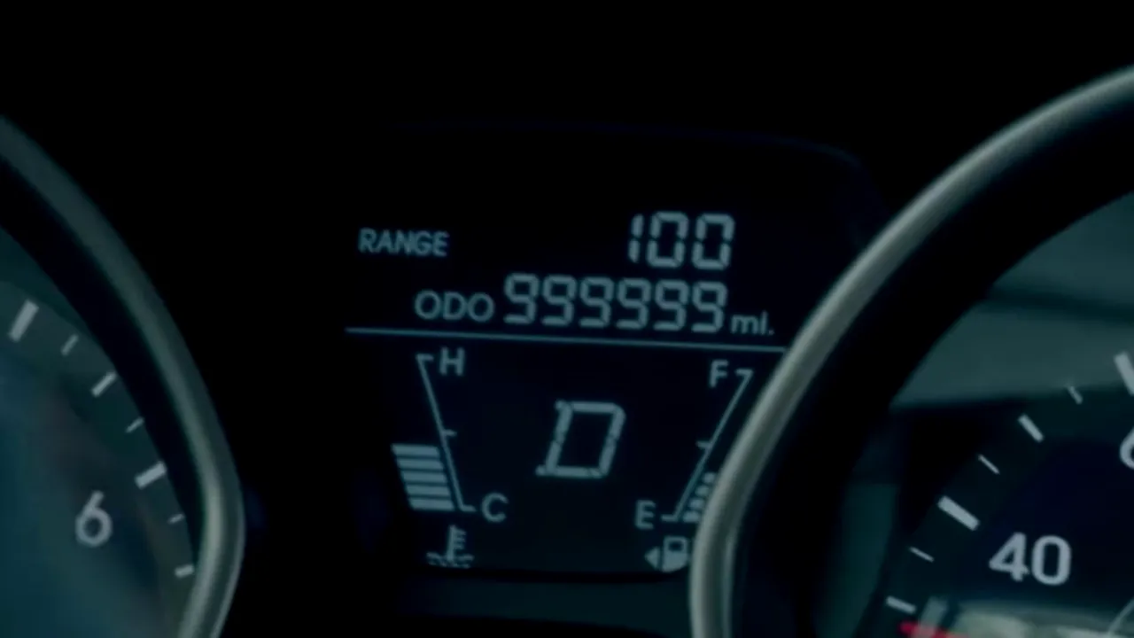 O şoferiţă a parcurs 1,6 milioane de km cu o maşină fabricată acum cinci ani. Ce cadou i-a oferit producătorul auto