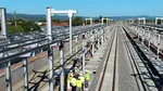 VIDEO & FOTO | Electrificarea şi reabilitarea liniei de cale ferată Cluj Napoca – Oradea – Episcopia Bihor / Progres fizic de până la 74% pe primele loturi / Ce stadiu trebuie la final de august pentru jaloanele PNRR