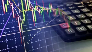 Analiştii CFA România se aşteaptă la creşterea dobânzilor şi deprecierea leului, în următoarele 12 luni. Până unde ar ajunge cursul euro/leu