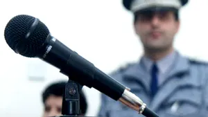A furat microfoanele şi staţia de amplificare din biserică!