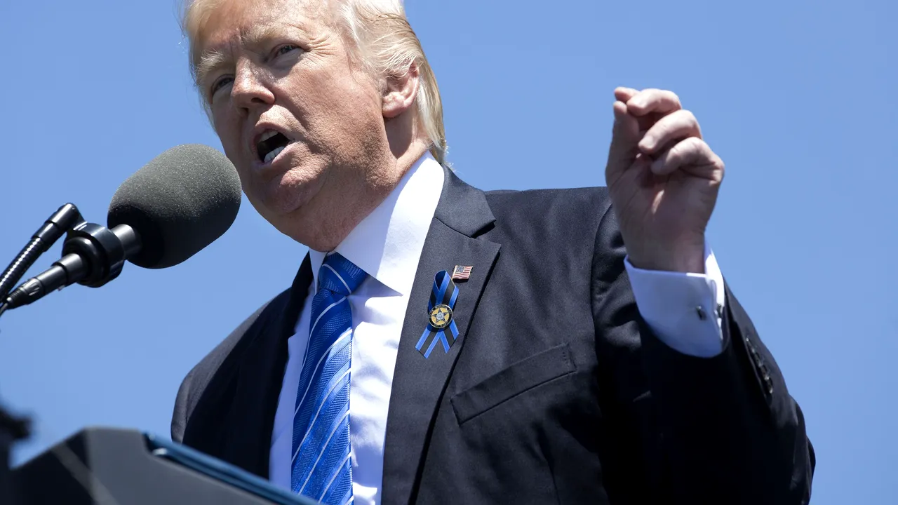 Donald Trump, ACUZAT de obstrucţionarea justiţiei şi de transmitere de informaţii secrete, denunţă nedreptăţi. 