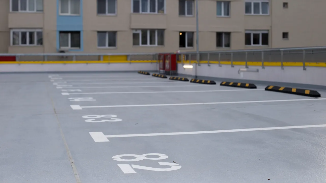 Locurile de parcare devin tot mai scumpe în cazul proiectelor rezidenţiale noi