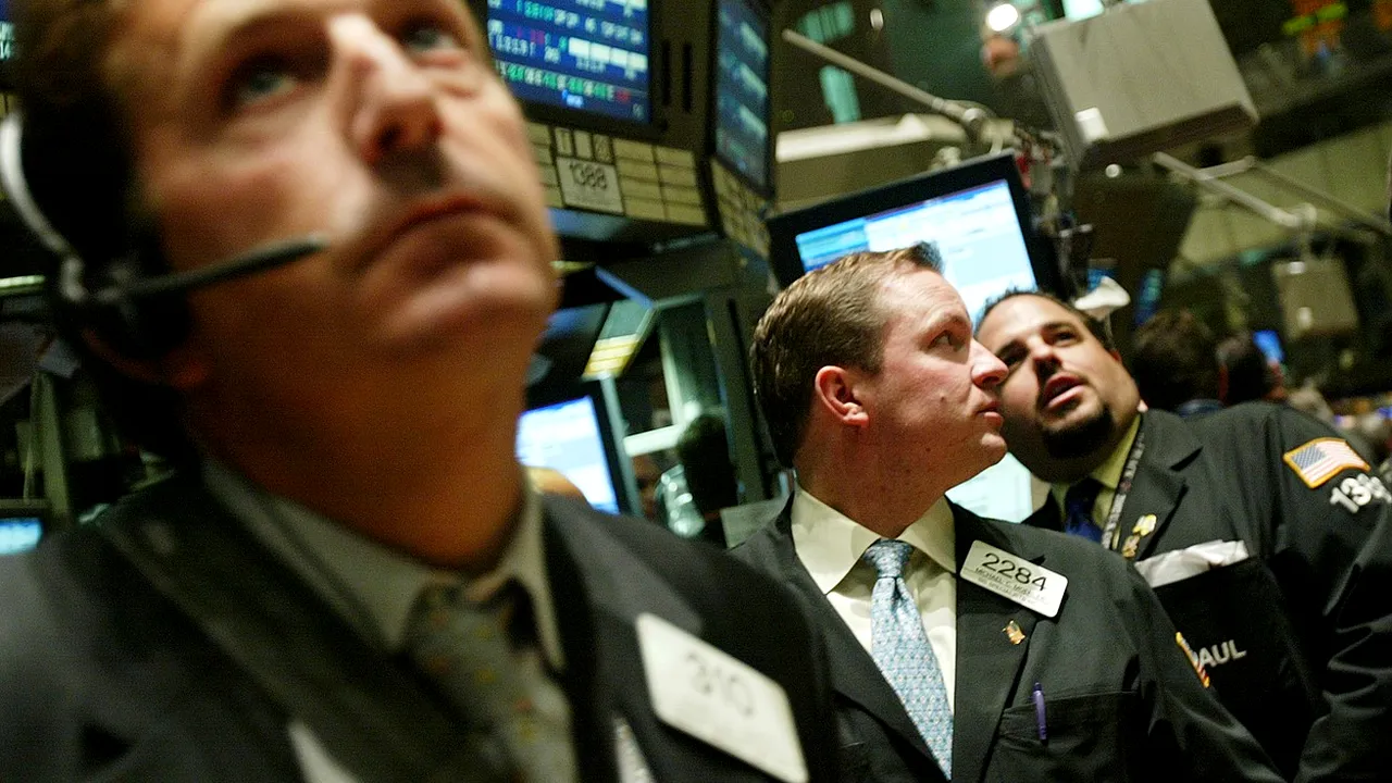 Bursele globale cresc, micii investitori duc argintul la maximul pe 8 ani