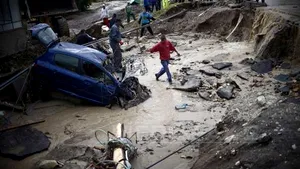 Primarul din Varna ordonă evacuări cu forţa din locuinţe care prezintă risc