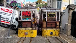 De ce sunt încă închise funicularele istorice din Lisabona. Accidentul care a scos la iveală probleme vechi ale transportului public