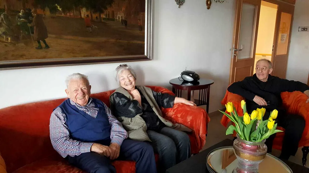 Locul din România ales de vârstnicii din ţară şi din străinătate pentru a se bucura de fiecare zi | GALERIE FOTO