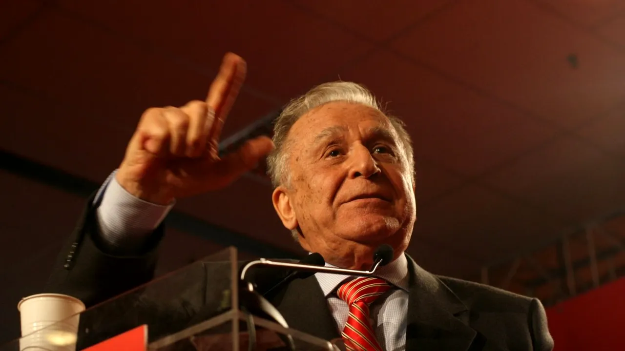 ISTORIA FĂRĂ PERDEA Marius Oprea. Dosarele agenţilor sovietici din România socialistă au ”dispărut” în decembrie 1989 – printre ele, cel al lui Ion Iliescu. E timpul să reapară