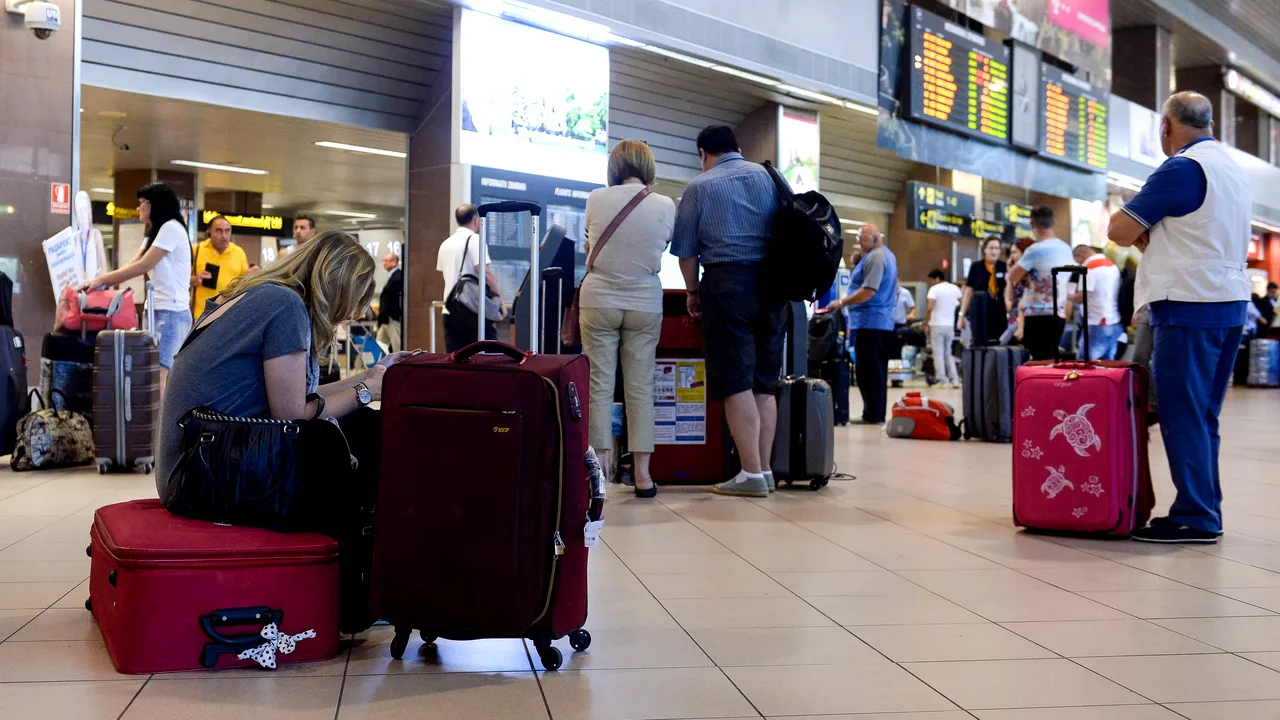 O nouă politică de BAGAJE la una dintre cele mai mari companii aeriene low cost: bagajul mare de mână NU va mai fi tarifat din 29 octombrie - FOTO