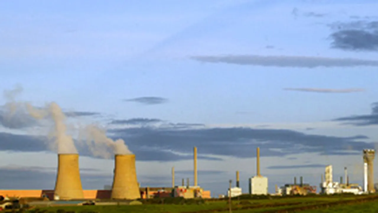 Guvernul britanic nu face destul pentru reducerea emisiilor de carbon