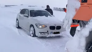 Un şofer din Capitală, amendat şi cu permisul reţinut pentru că a condus pe Transalpina, drum închis