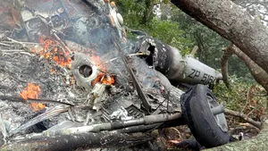 Elicopterul în care călătorea un înalt oficial al armatei indiene s-a prăbuşit. Bilanţ provizoriu: 13 morţi