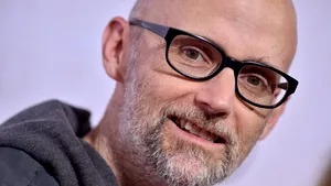 ASCULTĂ SMART RADIO | Moby, tatuaj uriaş cu „Drepturile animalelor”, pentru a marca 32 de ani de când este vegan