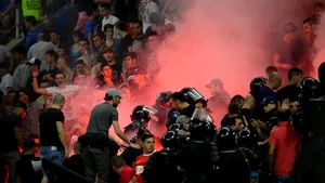 Sancţiuni după Dinamo-Steaua: Clubul Dinamo, amendat cu 50.000 de lei. Cinci suporteri s-au ales cu dosare penale