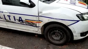 Urmărire spectaculoasă: Cum au încercat poliţiştii să prindă un şofer care a încercat să lovească autospeciala